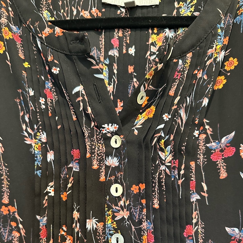 Daniel Rainn Black Floral Pintuck Button-Front Blouse - Picture 4 of 10